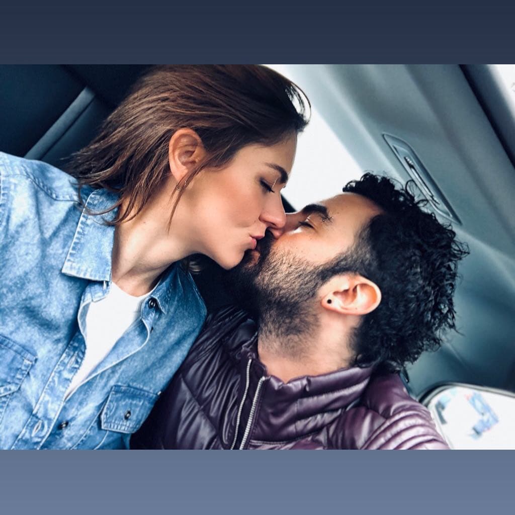 La actriz de 'Rebelde' contó lo emocional que se ha vuelto con la espera de su primer hijo: "Chillé más la primera vez que le escuché el corazoncito al bebé, (dije) esto es real, porque como que no lo crees, a parte como que las embarazadas somos como más sensibles", asintió.
<br>