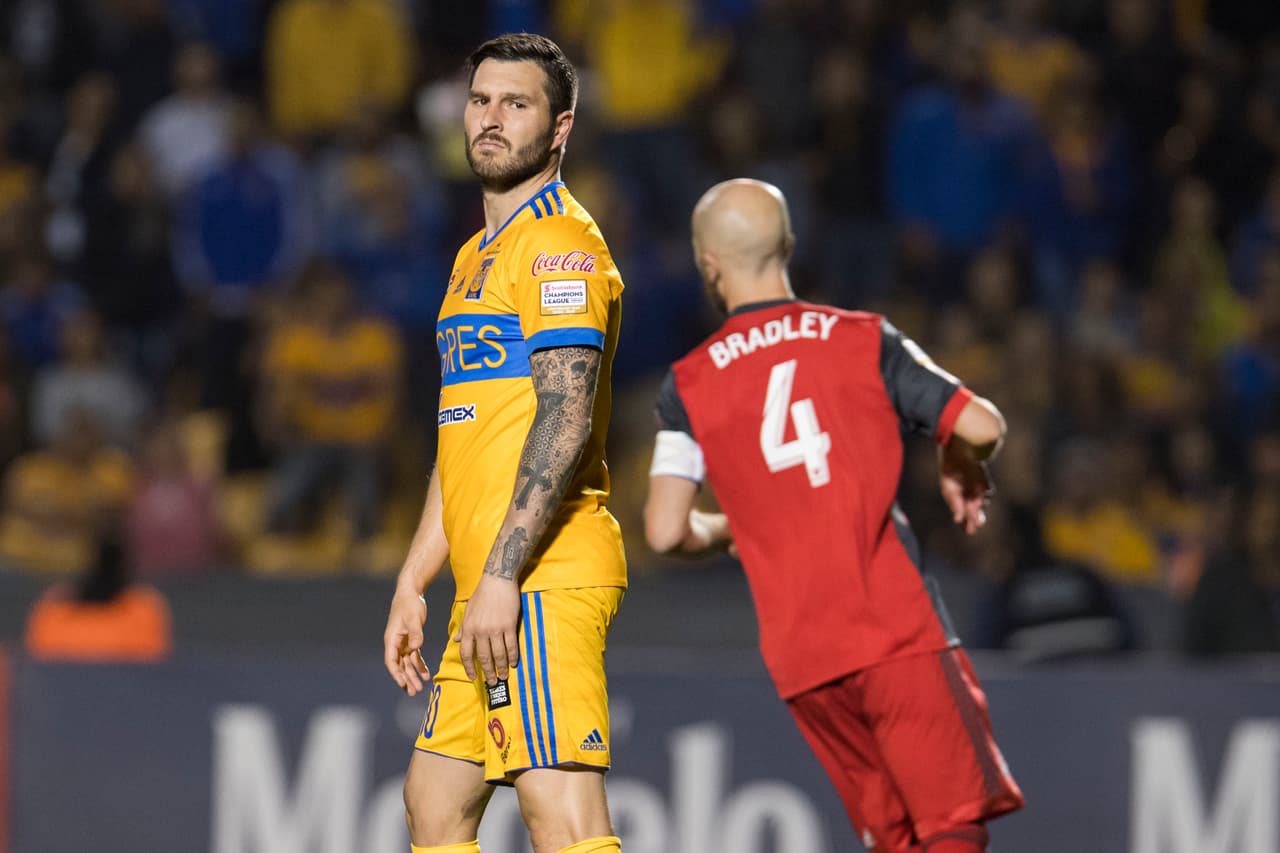 Lamentablemente, las cosas no comenzaban de la mejor manera para el equipo mexicano que en ese momento debía marcar tres goles y evitar más del Toronto.