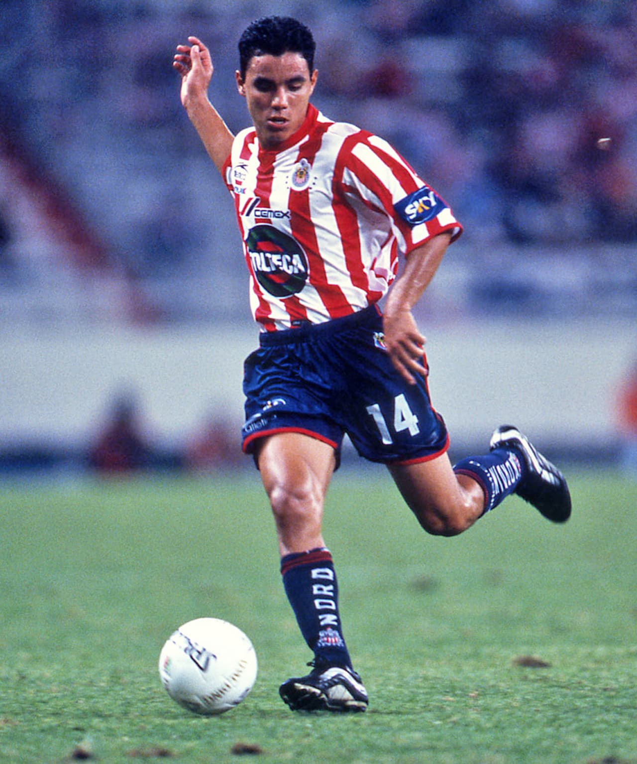 Omar Bravo tuvo tres etapas en Chivas 2001-2008, 2009-2010 y 2013-2015. Durante todo su paso por Chivas, Bravo logró convertirese en el goleador histórico de Chivas, consigió un campeonato de goleo en el clausura 2007 y consiguió el onceavo título en 2006.