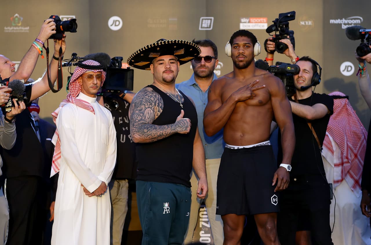 Anthony Joshua pesó 237.5 libras, mientras que Andy Ruiz dejó la aguja en 287.3 libras.