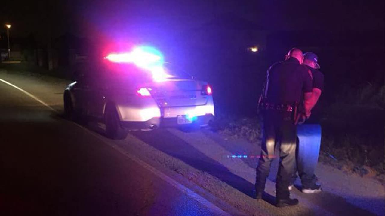 Evite que otras personas alcoholizadas o bajo la influencia de sustancias controladas conduzcan, quítele las llaves y no permita que ponga en riesgo su vida y la de otros conductores.