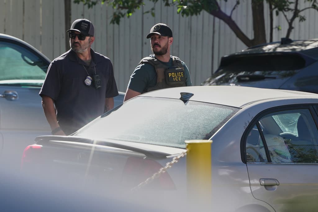 ICE detiene a más de 400 inmigrantes en Indiana durante operativo