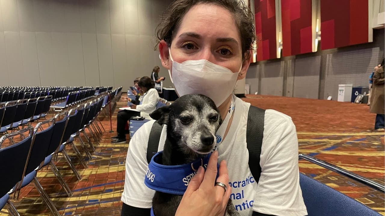 Sarah y Barack: los voluntarios que ven por las personas con discapacidad en la Convención Nacional Demócrata