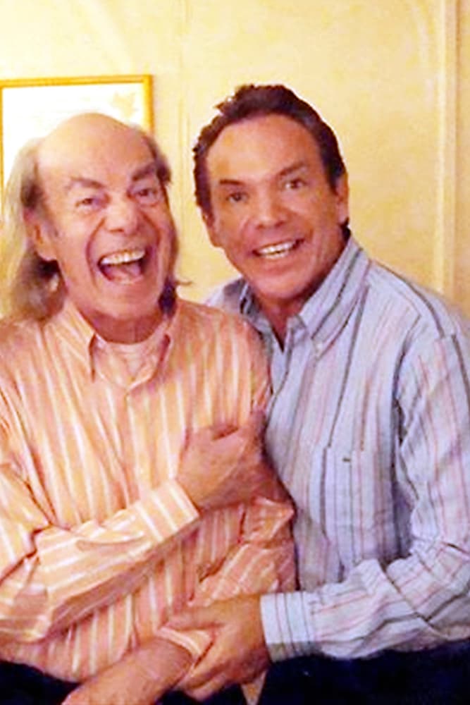 'El Loco' Valdés tiene dos hijos que se dedican al espectáculo, aquí lo vemos con Marcos Valdés.