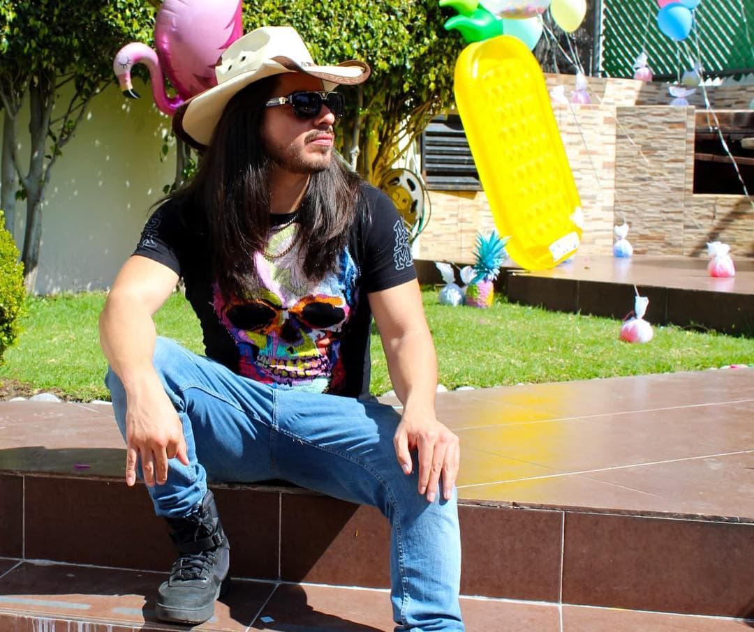 Ahí señaló que tanto el 'influencer' como otros de sus compañeros "siempre han hecho esas prácticas" de abusar de otras mujeres aprovechando que ingieren alcohol.
<br>