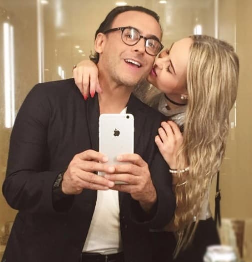 Ramones confesó que si su actual esposa no tuviera una relación cordial con sus hijos, probablemente no hubieran llegado al altar: “No hubiera sido posible que una mujer que tuviera un roce con mis hijos estuviera a mi lado”.