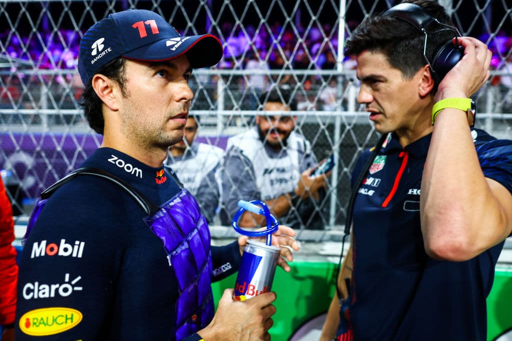 Checo Pérez no ve mal ambiente y dice que "las cosas con Red Bull están muy bien"