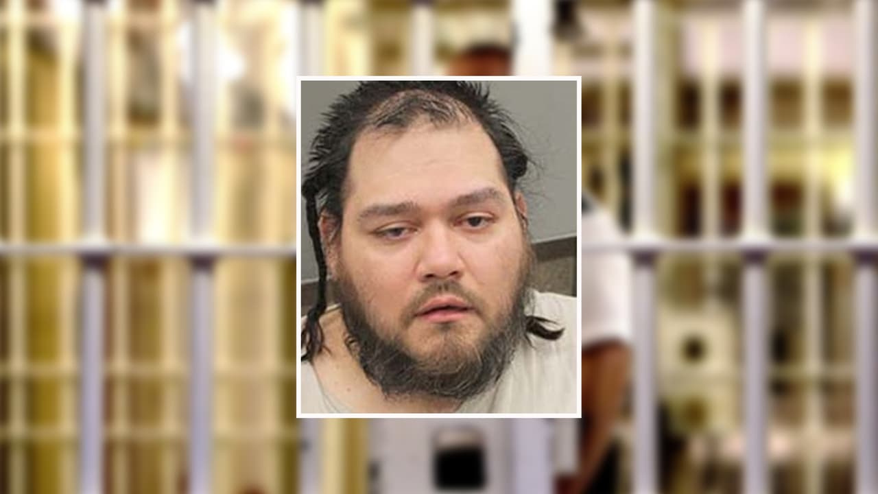 Adolescente llama a un podcast y denuncia que su padre adoptivo abusa sexualmente de sus hermanos