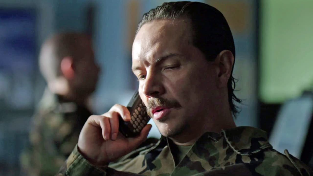 ‘El Chapo’ received a phone call. ‘So glad to hear you, ‘Chapo’! We found out your phone number, same as we’re gonna find you’, said ‘El Uno’ on the other side of the line while trying to trace the signal. ‘El Chapo’ tossed his cellphone out the window.