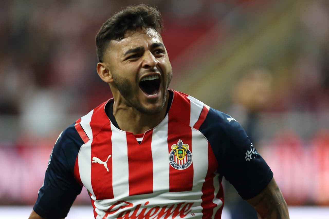 Alexis Vega abrió el marcador con un gran gol al minuto 11.