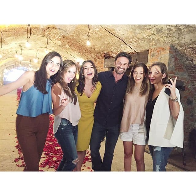 Su nombre completo es Ana Brenda Contreras Pérez.