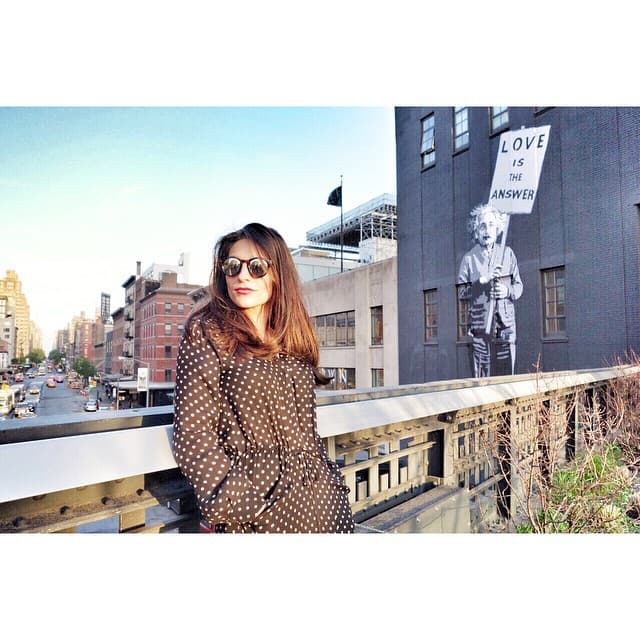 Es una gran actriz que se ha ganado el corazón del público con cada personaje.