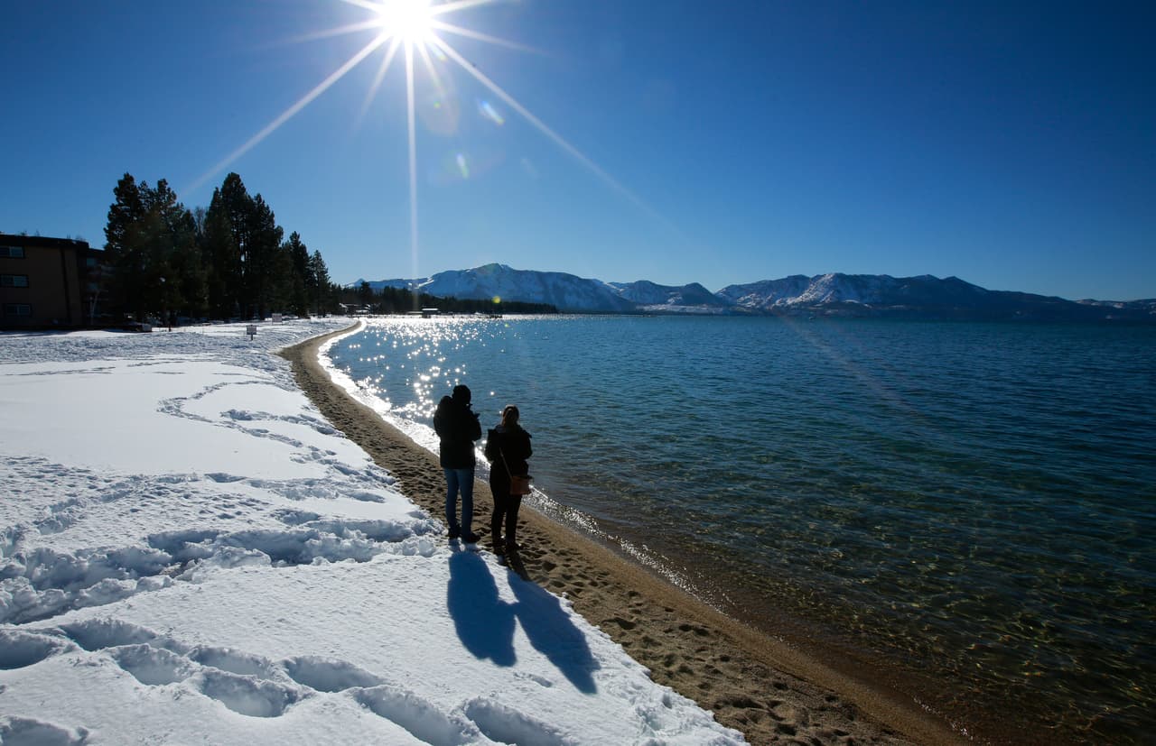 Con lo cual, locales y turistas podrán seguir disfrutando de un clima invernal a pocos días del inicio del verano.