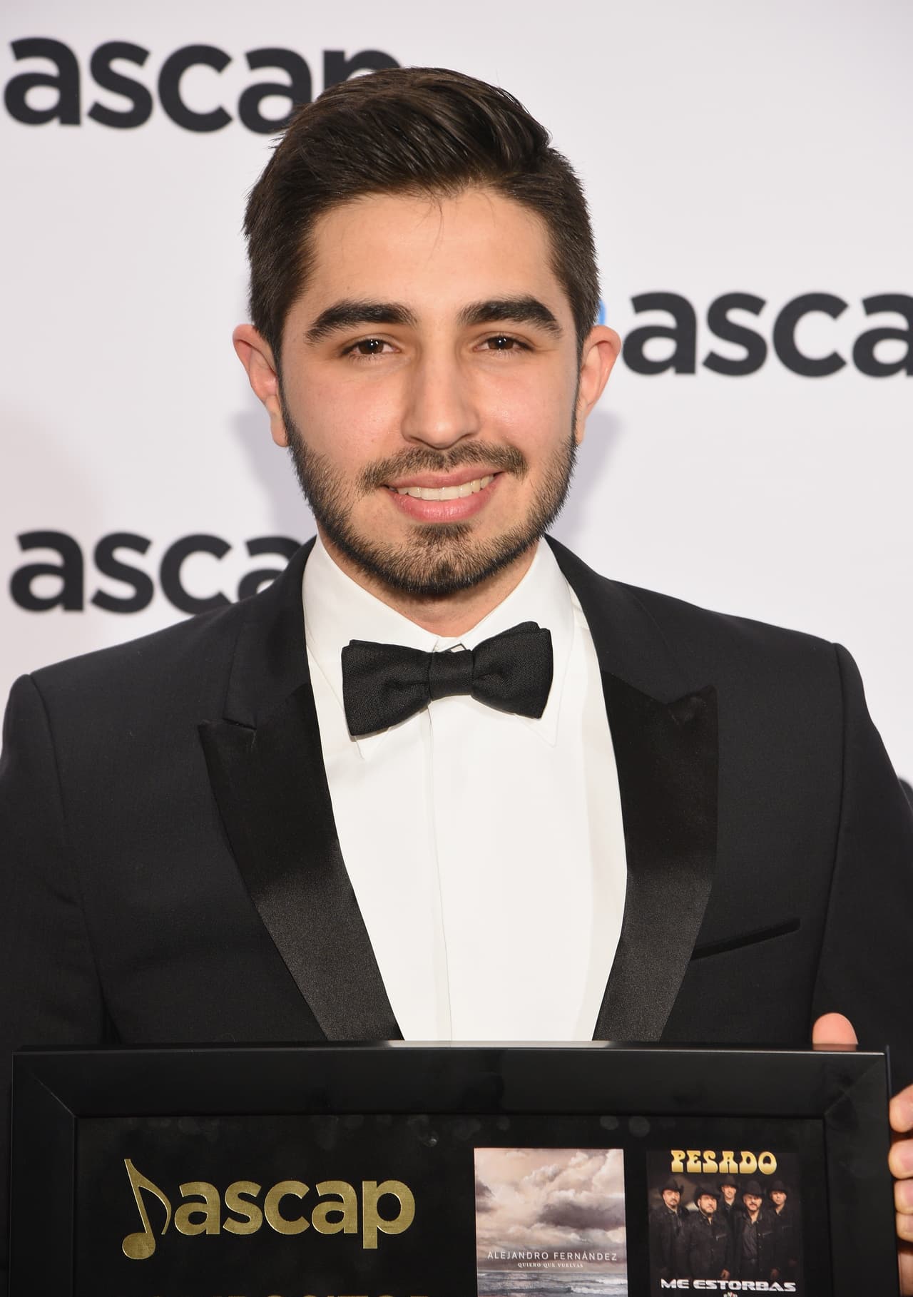 Y aunque la propia Thalía no ha dicho aún de quién se trata, Joss Favela sospecha que es él y por ello quiere enviarle un mensaje y seguir intentando que grabe su canción.