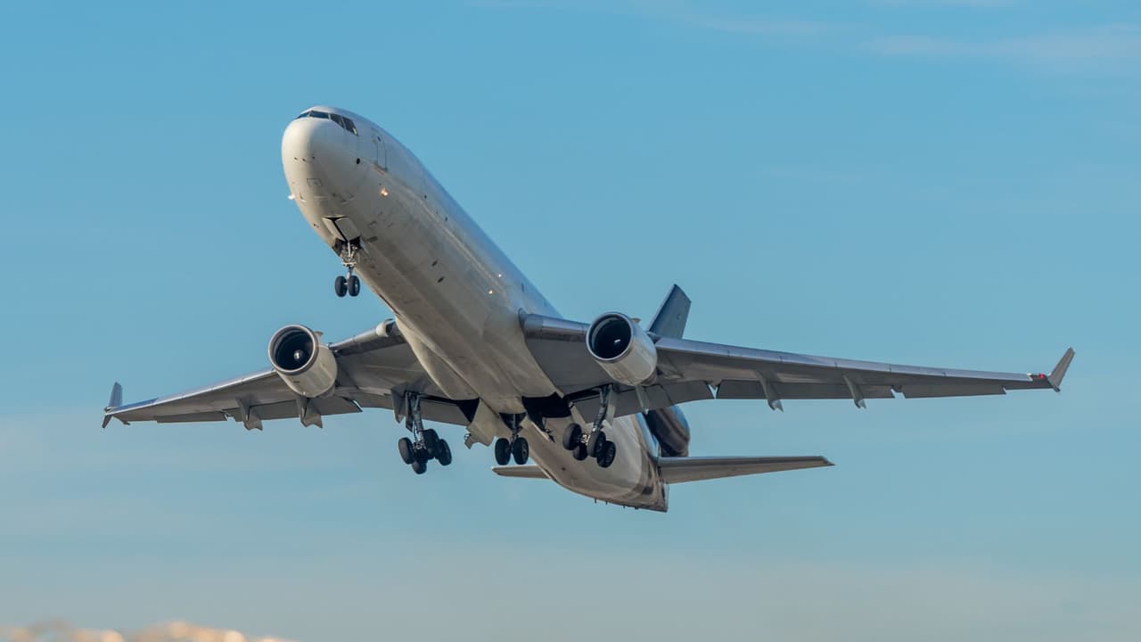 El avión de American Airlines continuó su ruta y aterrizó en Miami sin ser desviado por el incidente.
