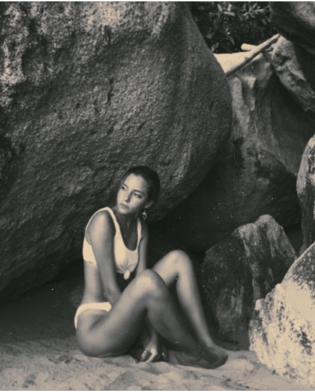 En sus fotos, Camila deja al descubierto su belleza.