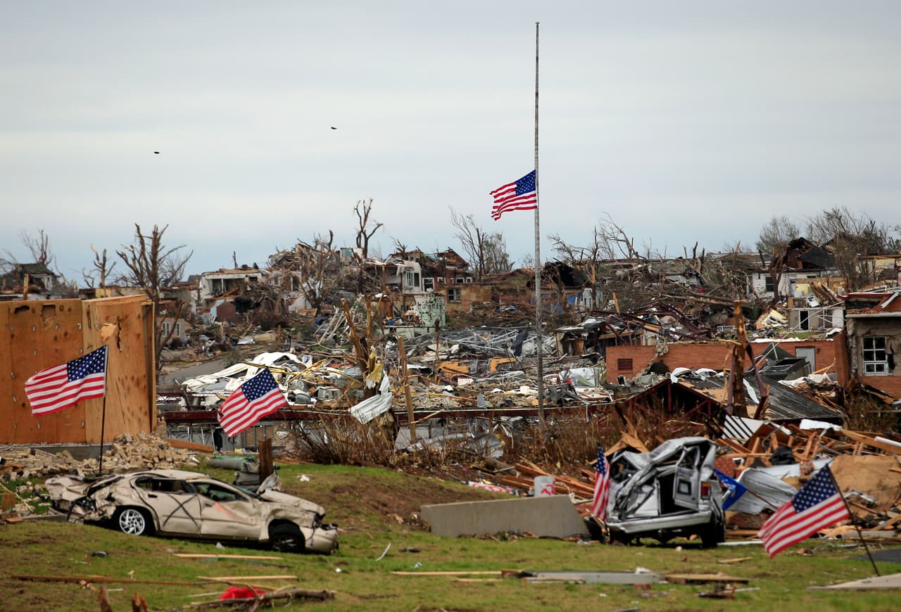 <b>Puesto 3. Tornados en el Medio Oeste y sureste (177 muertos). Mayo de 2011.</b> En el transcurso de varios días se produjeron al menos 180 tornados que afectaron 15 estados. El más devastador llevaba vientos de 200 millas por hora y dejó 160 víctimas mortales en Joplin, Missouri. Es el tornado más mortífero registrado en el país desde 1950. Las pérdidas que dejó la serie de fenómenos superan los $10,000 millones.