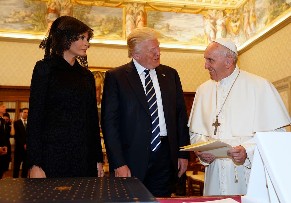 El papa recibe a Donald Trump en el Vaticano tras un pasado reciente de notorias discrepancias