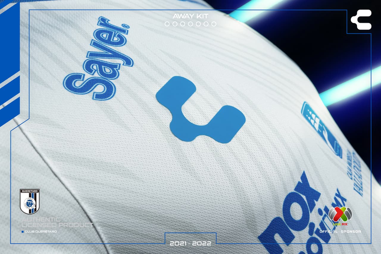 Gallos presentó su tradicional jersey con franjas negras y azules para su equipamiento como locales y un elegante blanco para el jersey de visita.