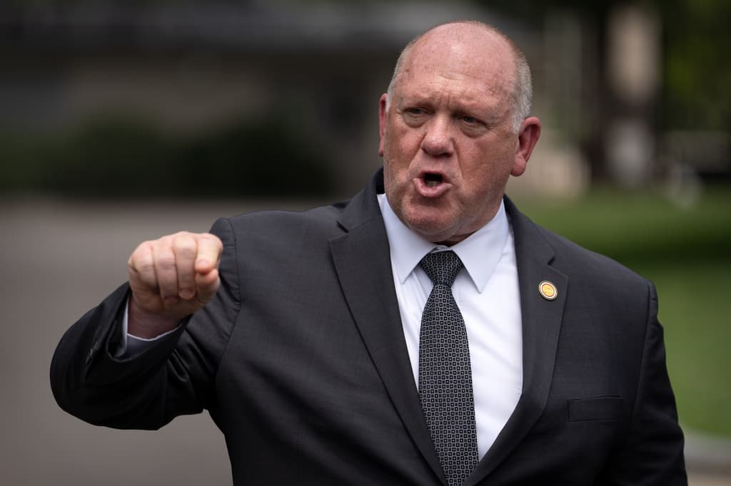 Tom Homan afirma que inmigrantes fallecidos “estarían vivos” si hubieran cooperado con agentes de ICE