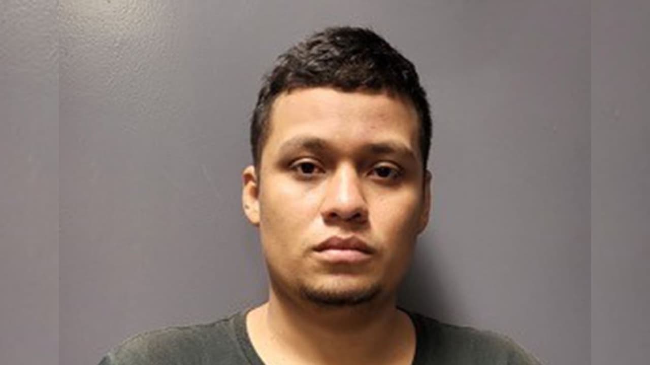 Agentes del Sector Tucson arrestaron a Melvin Melendez Ramos en Nogales, luego de cruzar la frontera ilegalmente, informó CBP Arizona. El inmigrante salvadoreño fue declarado culpable en Maryland de abuso infantil de primer grado y sentenciado a prisión por 20 años. A su regreso enfrenta cargos criminales.