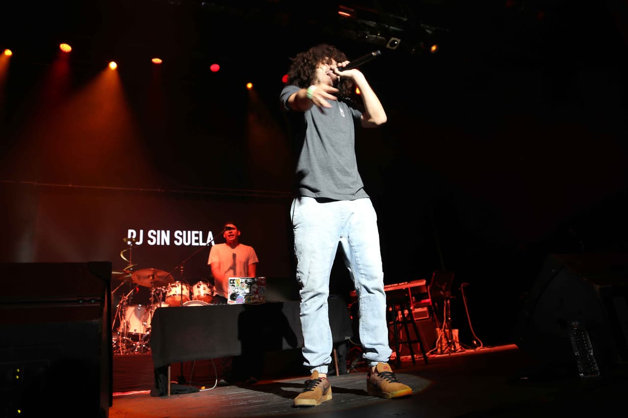 Trae una letras de consciencia social sobretodo de su natal Puerto Rico.