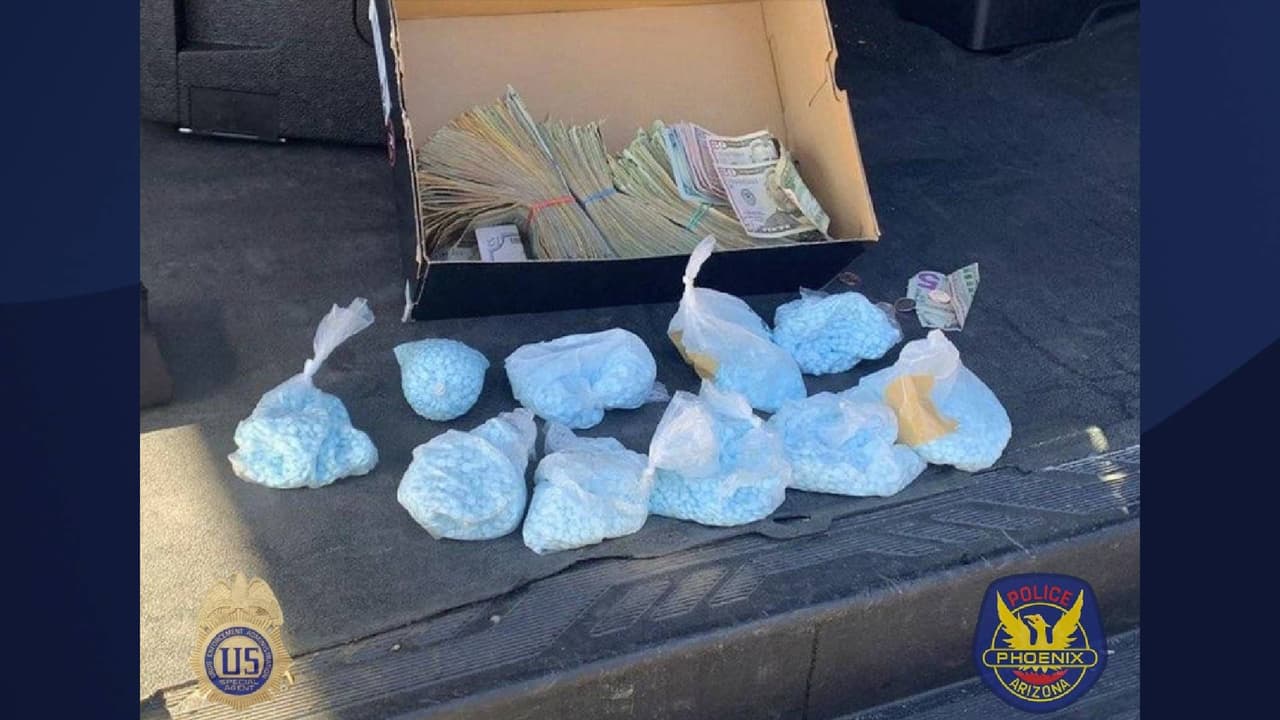 Según reportes, la policía de Phoenix y la DEA lograron ejecutar varias ordenes de allanamiento
<i>en varios lugares</i> para poner fin a una investigación de narcóticos en Phoenix.