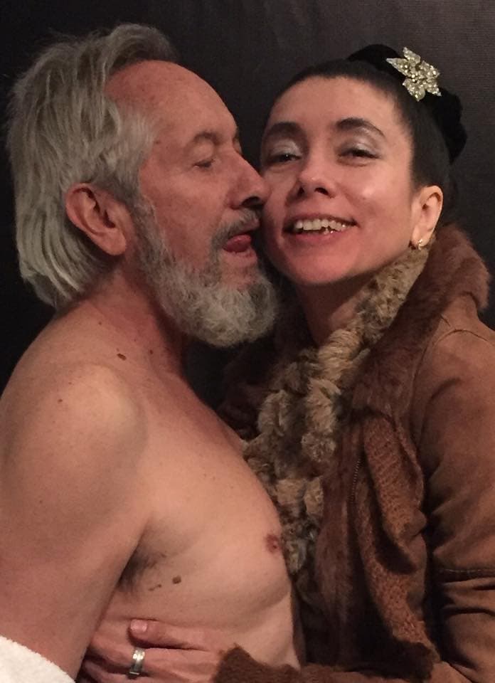 El día del velorio en la Ciudad de México, el 23 de enero, la también actriz causó polémica por publicar en sus redes sociales una 'selfie' junto al cuerpo de José Ángel García. Fue duramente criticada, incluso por el hijo menor del director de escena, José Emilio, quien calificó el hecho como "inadmisible".
<br>