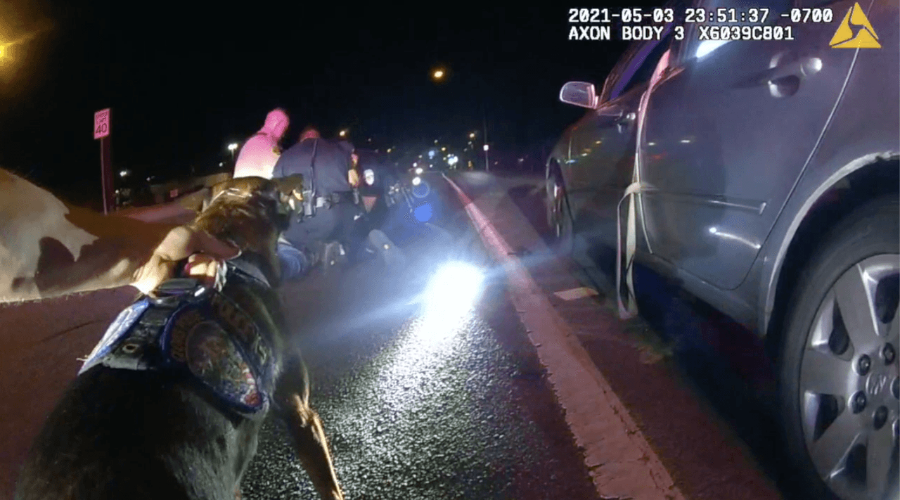 En respuesta al ataque el Jefe de la Policía de Clovis dijo que “el señor Jones todavía estaba luchando tratando de levantarse y huir” cuando utilizaron al perro K9 para inmovilizarlo. Por su parte, Jamal y sus abogados desmintieron la versión oficial del arresto, y busca la compensación de los daños.