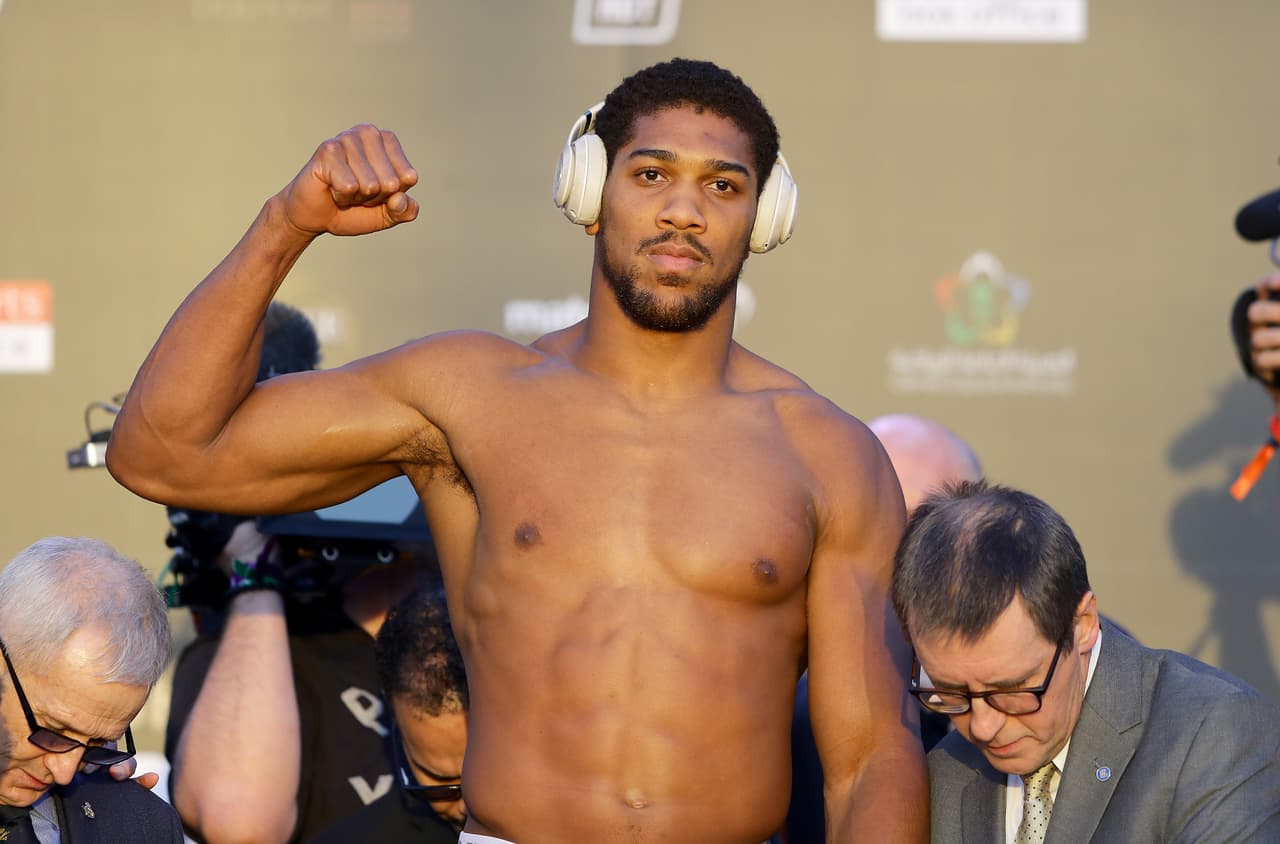 Anthony Joshua pesó 237.5 libras, mientras que Andy Ruiz dejó la aguja en 287.3 libras.