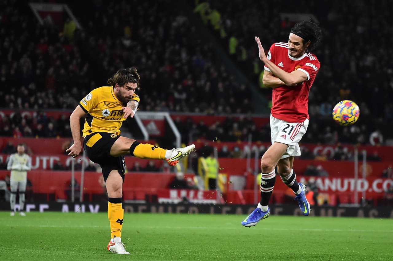 Wolverhampton le pega al Manchester United 1-0 con gol de Joao Moutinho al minuto 82' del encuentro. Cristiano Ronaldo había convertido pero se anuló la anotación por ser fuera de lugar. El mexicano Raúl Jiménez fue titular durante el encuentro.