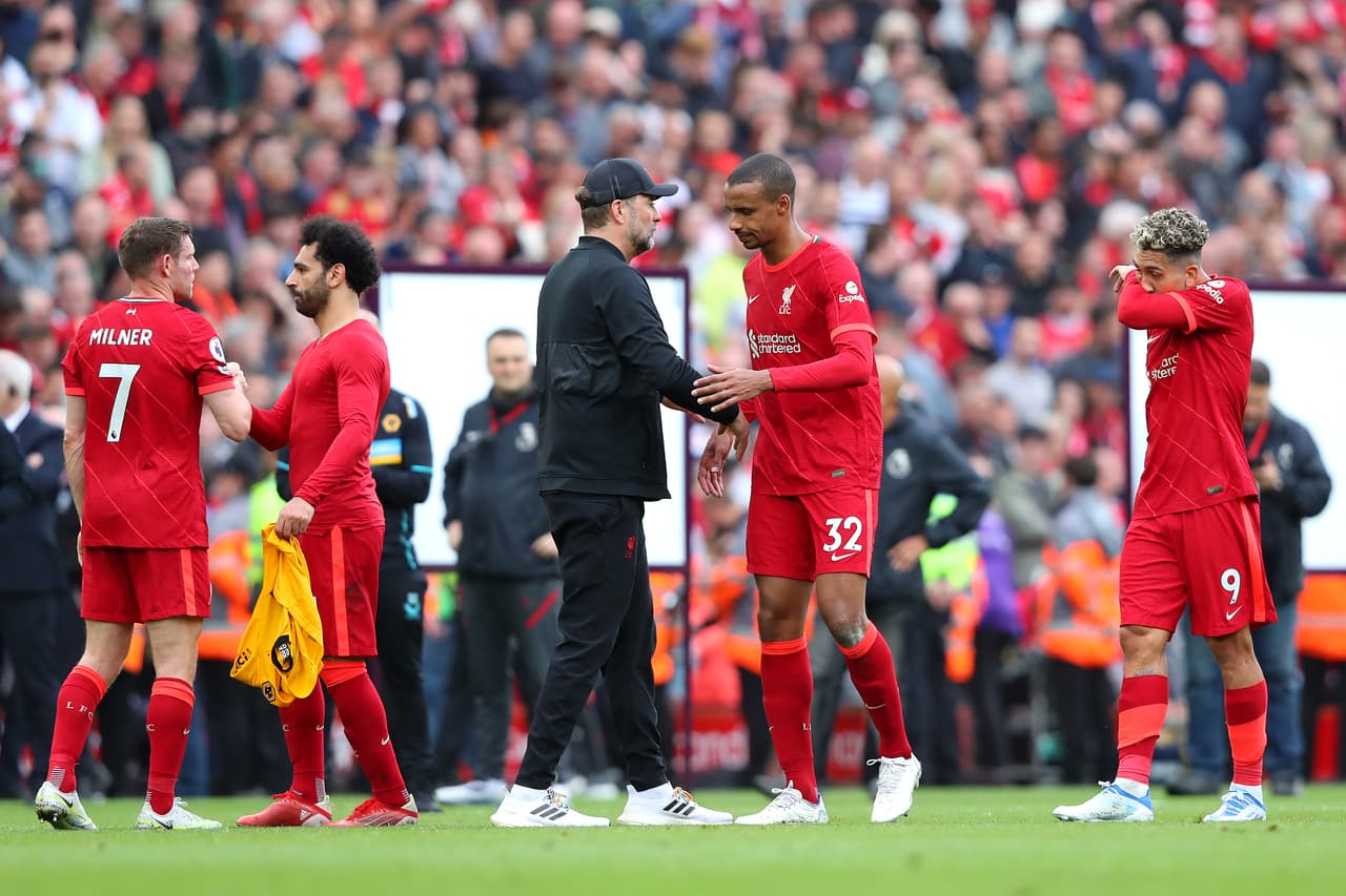 Así vivieron jugadores y aficionados tanto del Manchester City como del Liverpool la última jornada de la Premier, en la que los Citizens se alzaron con el título y los Reds soñaron con el campeonato y se quedaron muy cerca.