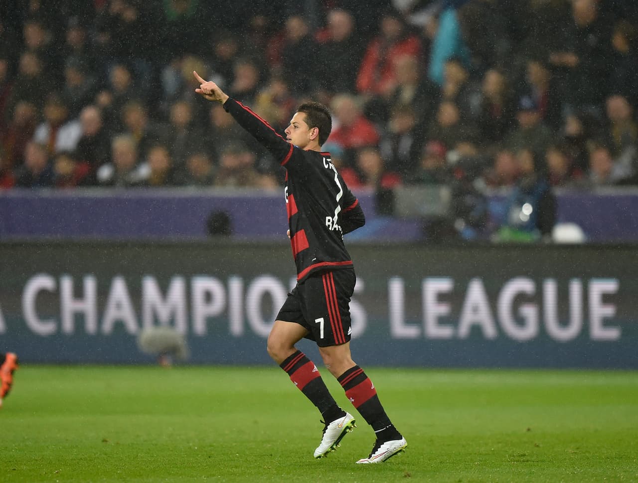 'Chicharito' Hernández en el 11 ideal de la Champions League