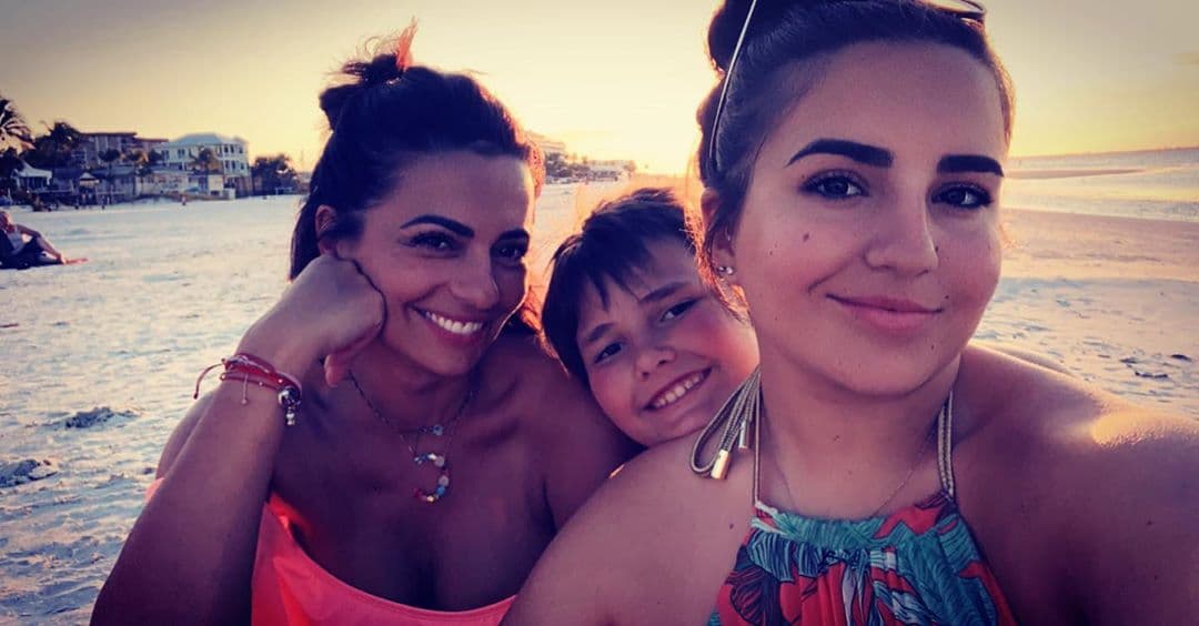 Tras contar que por aquel entonces la niña llamaba papá a Sebastián Rulli, Mara Patricia Castañeda le preguntó a Cecilia Galliano si su hija lo seguía llamando así.
<br>