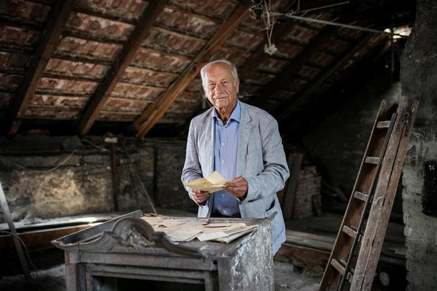 Tras su hallazgo, las cartas que abarcan el año 1895 fueron enviadas al
<b>historiador austríaco Roman Sandgruber</b>, en la imagen, quien las calificó como “un hallazgo sensacional” porque “prácticamente no existía nada escrito sobre el padre de Hitler".