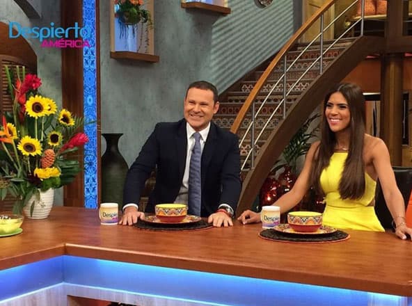 Alan Tacher y Francisca Lachapel te invitan a acompañarnos mientras disfrutas de un rico desayuno.