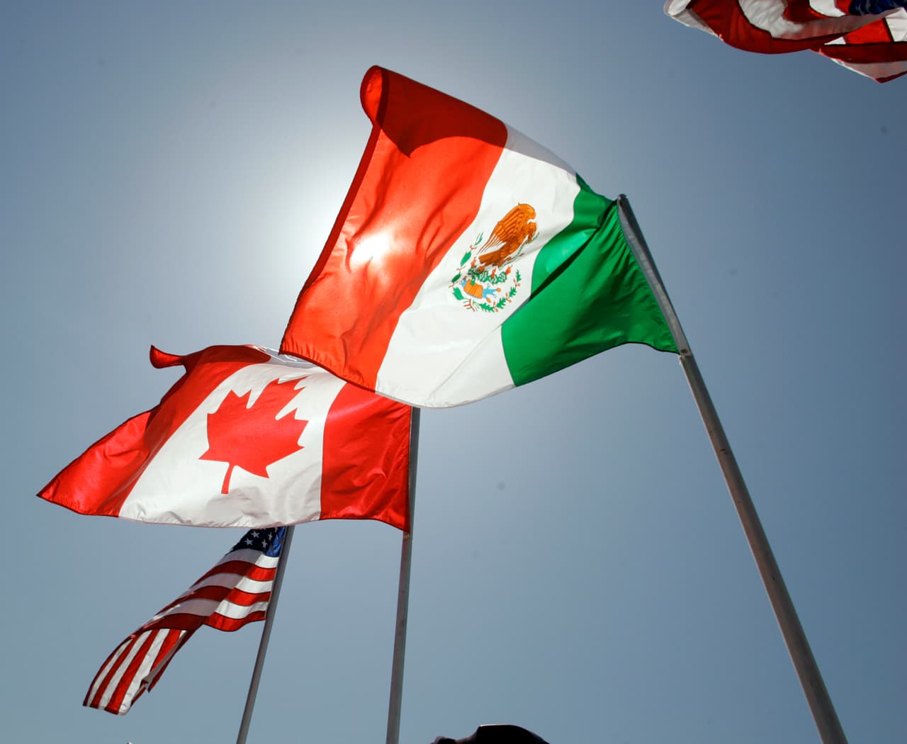 Trump anuncia que impondrá aranceles del 25% a México y Canadá en su primer día de presidencia