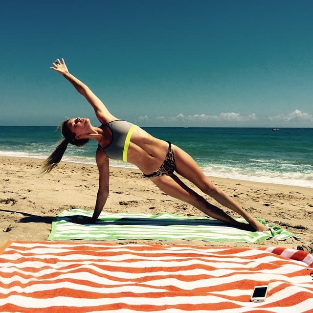 Le encanta hacer actividades al aire libre.