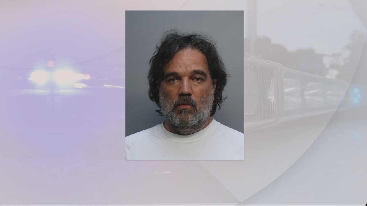 Maestro de secundaria de Miami-Dade es acusado de tener relaciones sexuales con una estudiante