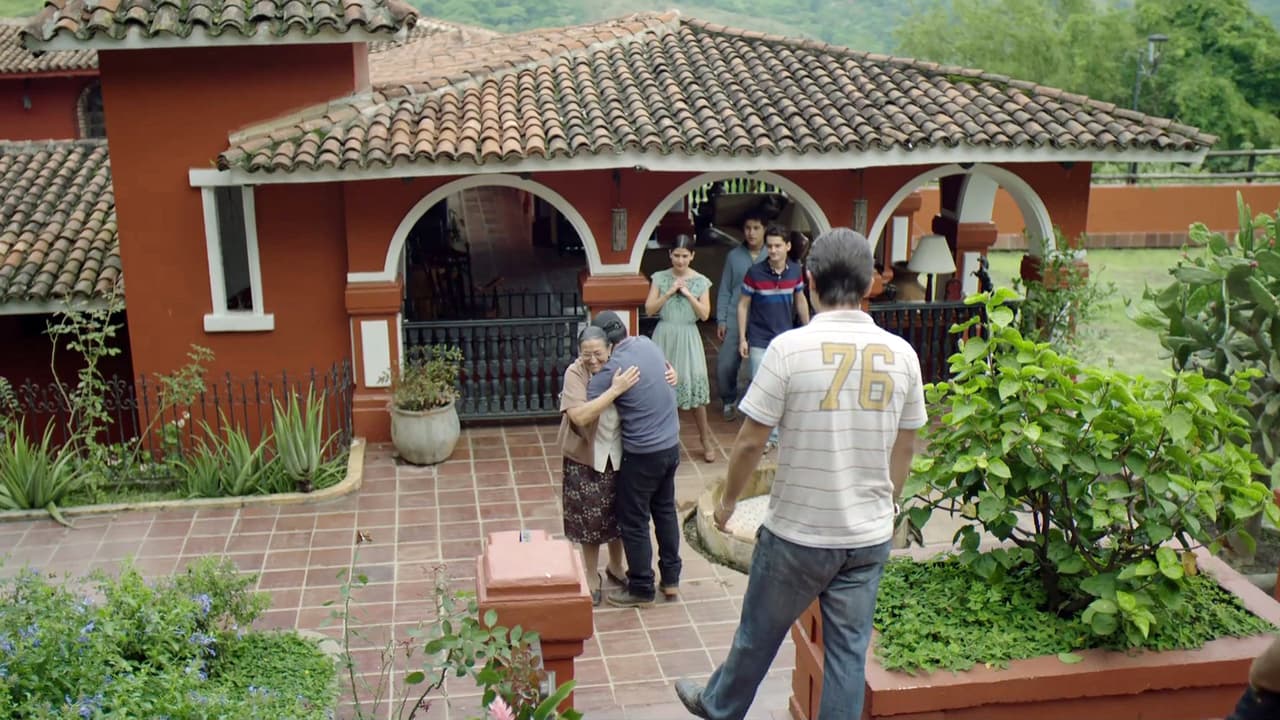 Para
<b><a href="http://www.univision.com/series/el-chapo/marco-de-la-o-es-joaquin-el-chapo-guzman-en-el-chapo" target="_blank">Joaquín ‘El Chapo’ Guzmán</a></b> el núcleo familiar y los vínculos de sangre son muy importante. Si bien, en la primera temporada de la serie conocimos un poco a algunos de sus integrantes, en esta segunda, su familia estará en la mira de las autoridades y sus enemigos. Conócelos.