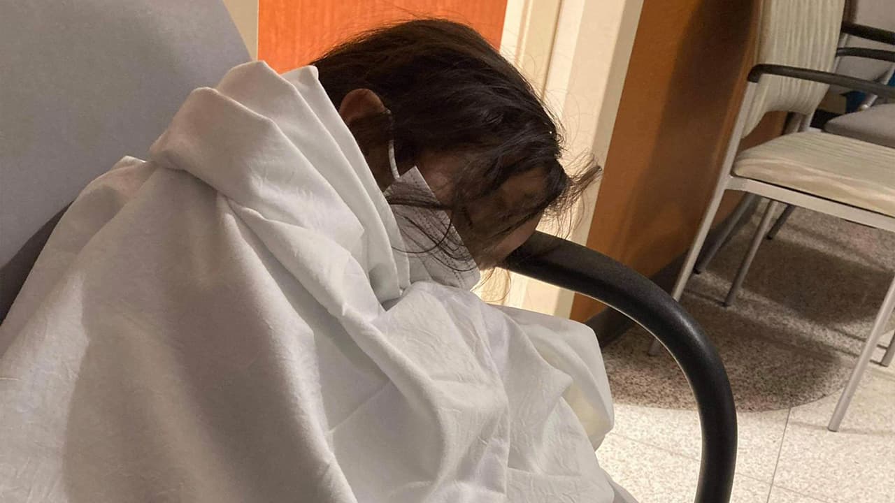 La menor sufre una enfermedad genética y tenía fiebre de 103 grados Fahrenheit cuando llegó al hospital. La prueba del coronavirus salió negativa.