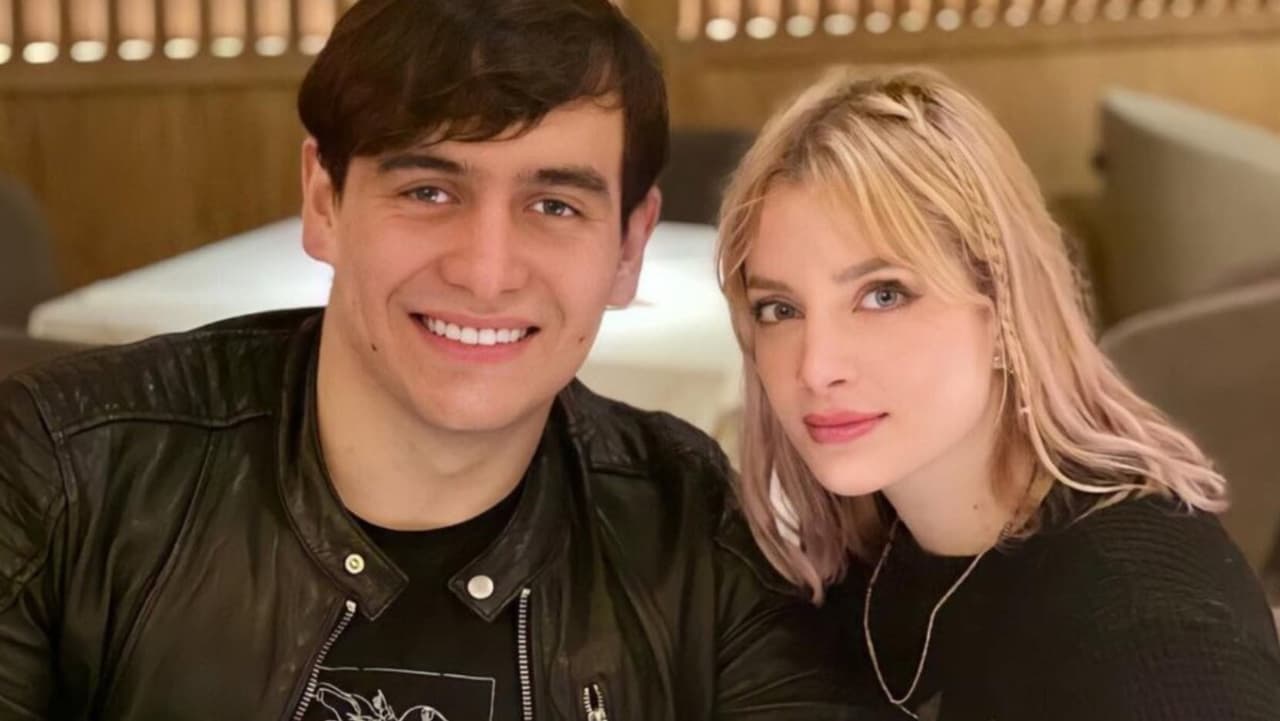 Viuda de Julián Figueroa publica foto con amigo y desata críticas por mensaje: "Te quiero mucho"