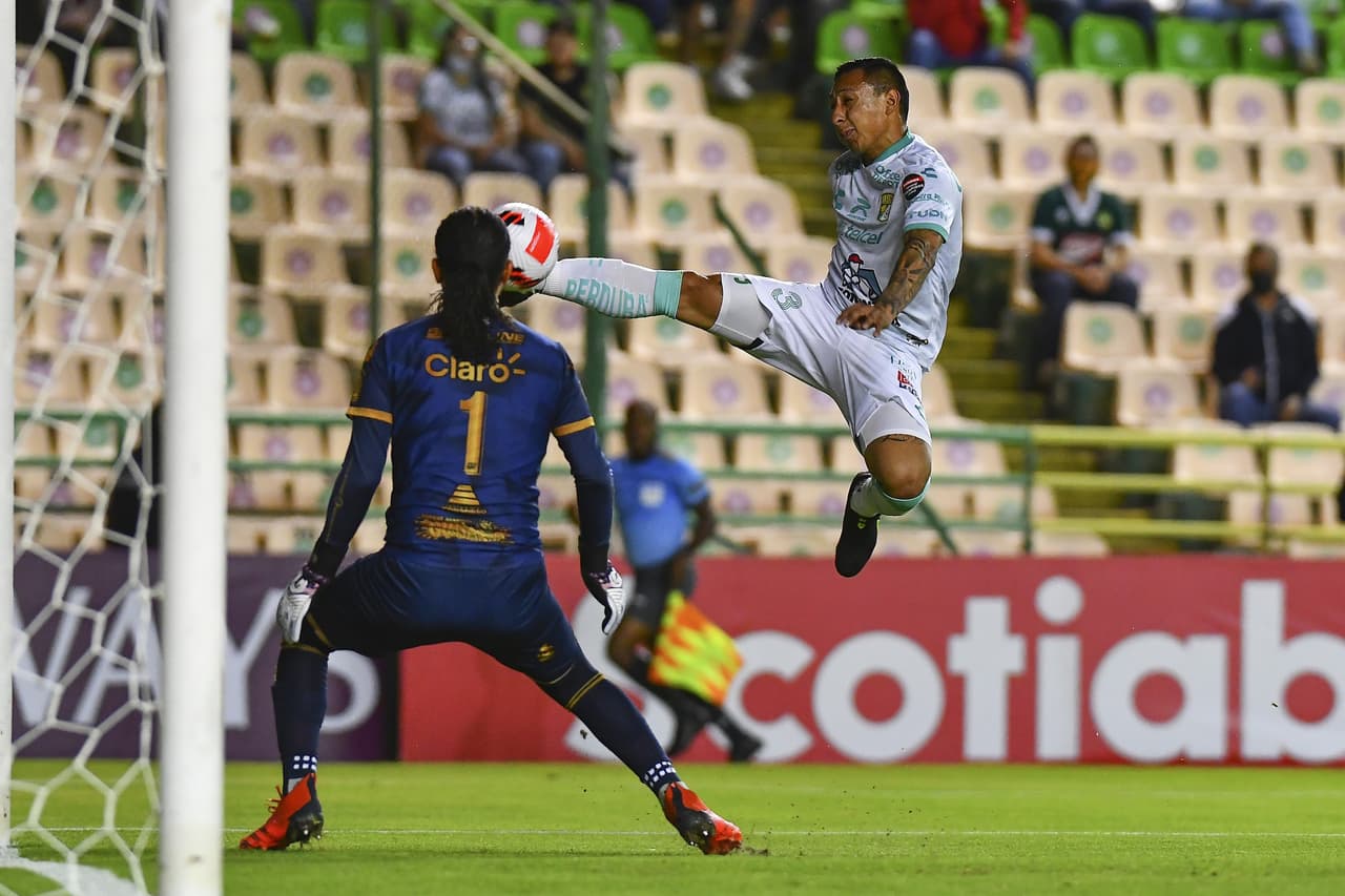Elías Hernández vuelve a aparecer en la vuelta, le da la victoria 1-0 a León, poen el 3-0 definitivo en global y aseguran su liugar en los cuartos de final.