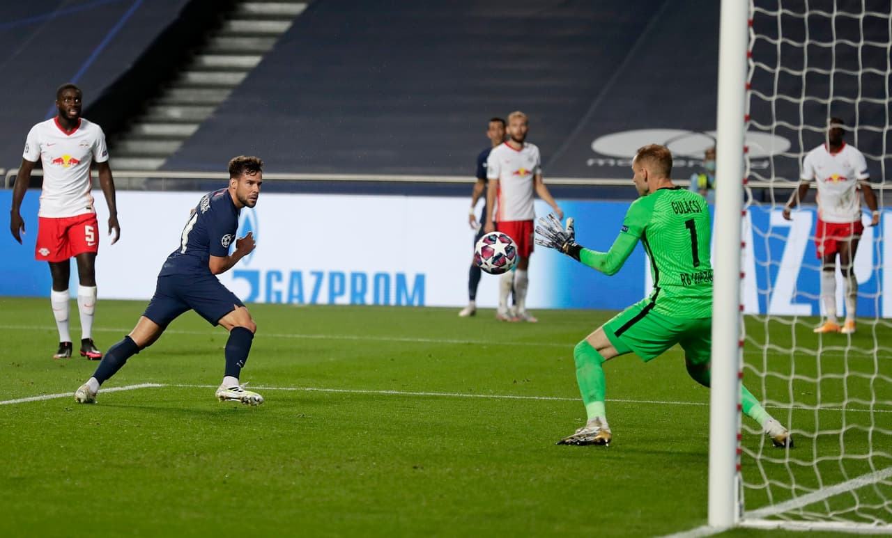 Se generaron los espacios y cayó el tercero al 56’ con un remate de Bernat.