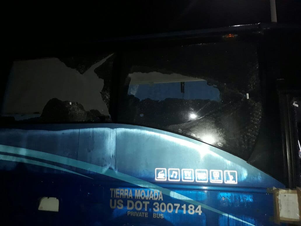 Cuando fueron agredidos, algunos de los músicos de Banda Tierra Mojada ya estaban arriba del camión y otros continuaban guardando los instrumentos. Según testigos, los atacantes estaban tomados y drogados.