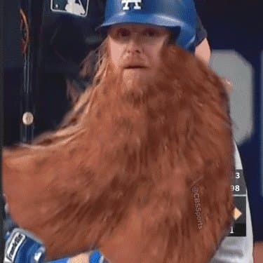 Lo que también causó una ola de memes por el tiempo que duró el juego y se le comparó con la longitud de la barba de
<b>Justin Turner</b>.