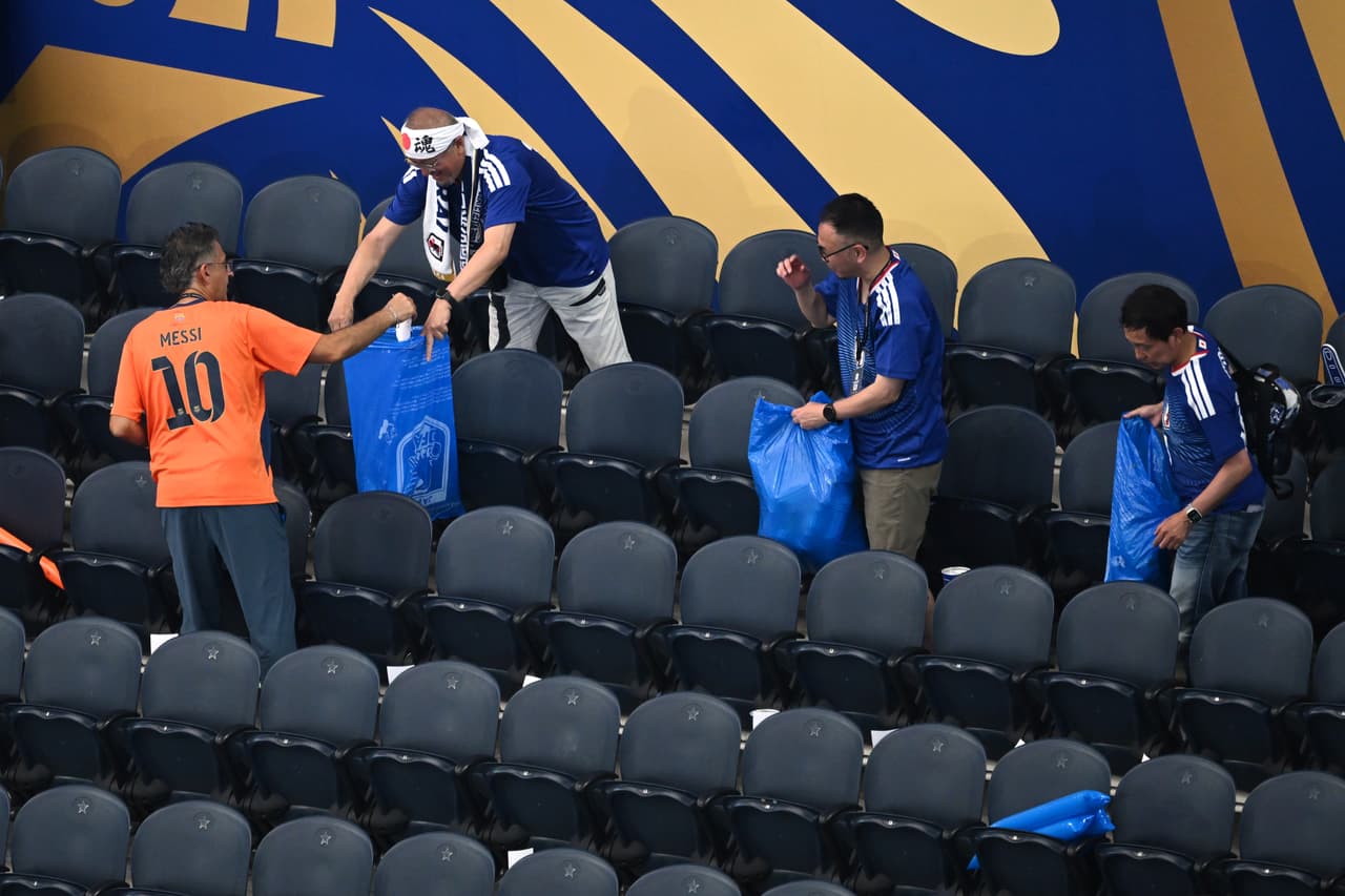 Fiel a su tradición: aficionados japoneses dejan impecable el estadio tras partido en la Copa del Mundo en Dallas