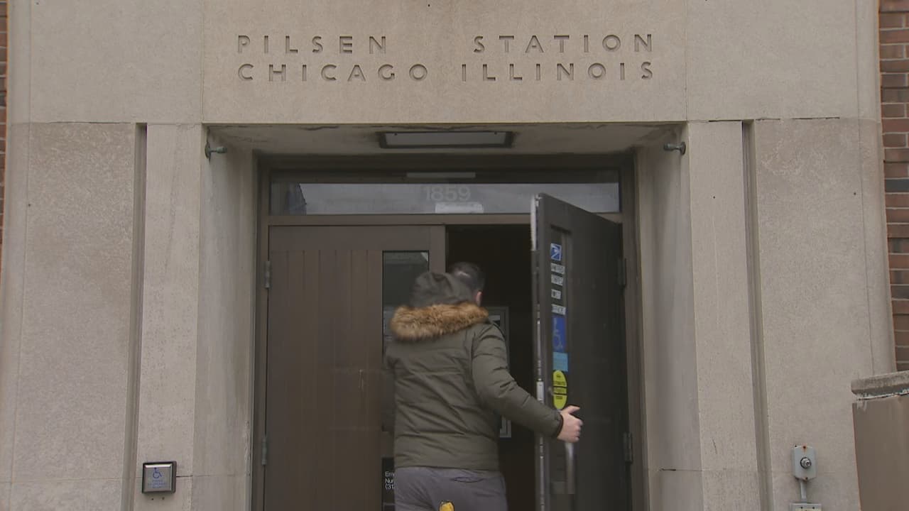 Latinos buscan que Oficina de Correo Postal en Pilsen tengan más personal bilingüe