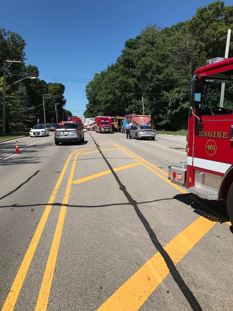 Autoridades responden al accidente en Libertyville.