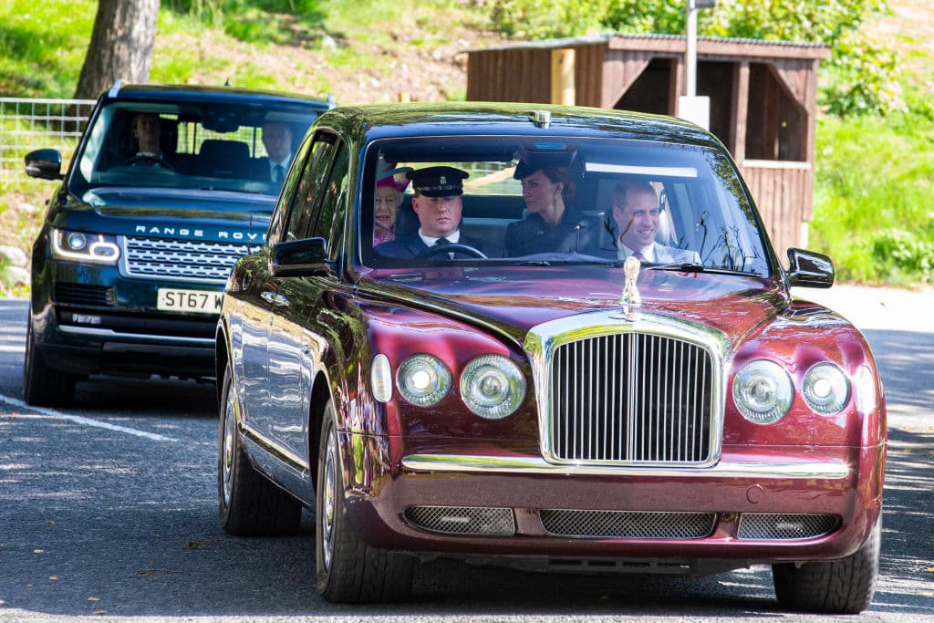 Este domingo, varios de los adultos se dirigieron temprano a la iglesia de
<b><a href="http://braemarandcrathieparish.org.uk/" target="_blank">Crathie Kirk</a></b>, ubicada cerca del castillo de Balmoral, Escocia.